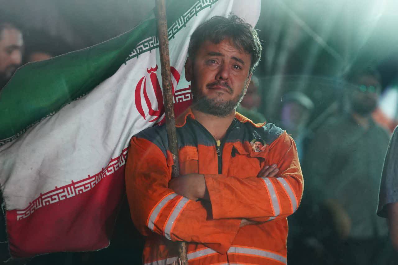 من هاله‌ی اشک را در چشمانش دیدم هنگامی که از وطن سخن می‌گفت